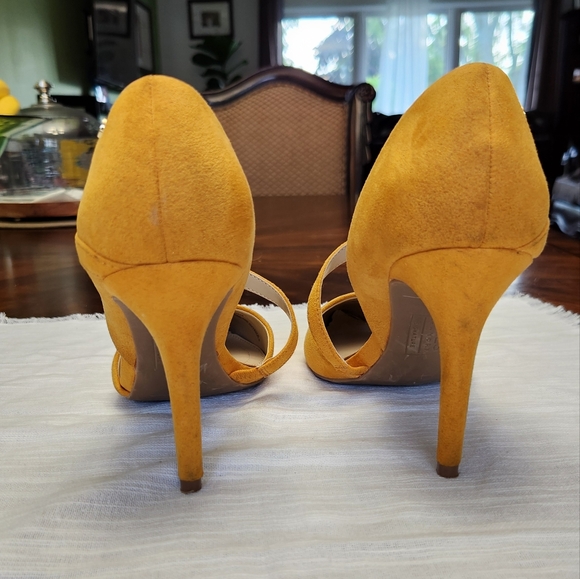 Jones New York Mustard Yellow Heels Size 8M - Picture 5 of 13